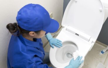 ゴミ屋敷のトイレは自力で掃除できる？片付け業者の料金相場は？