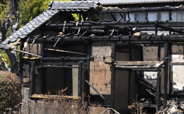 ゴミ屋敷は火事になりやすい？主な原因や3つの事例から分かる危険性を解説