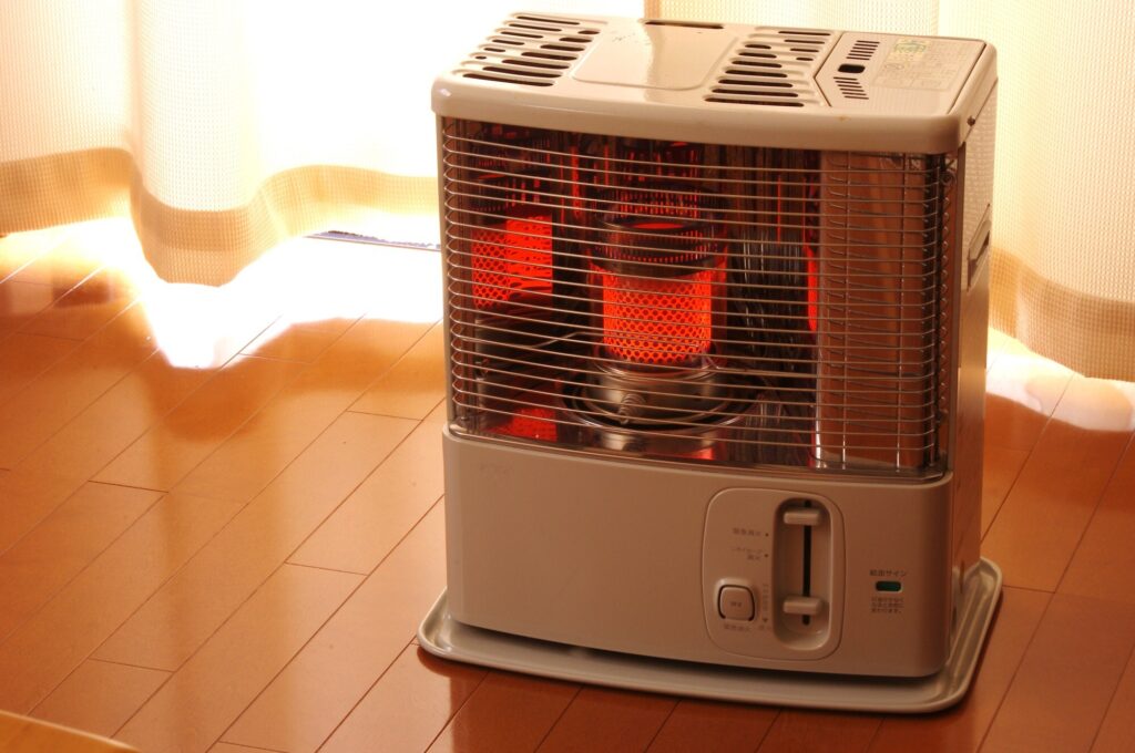 石油ストーブの処分方法3選！買い替え目安や安全に捨てるための注意点も