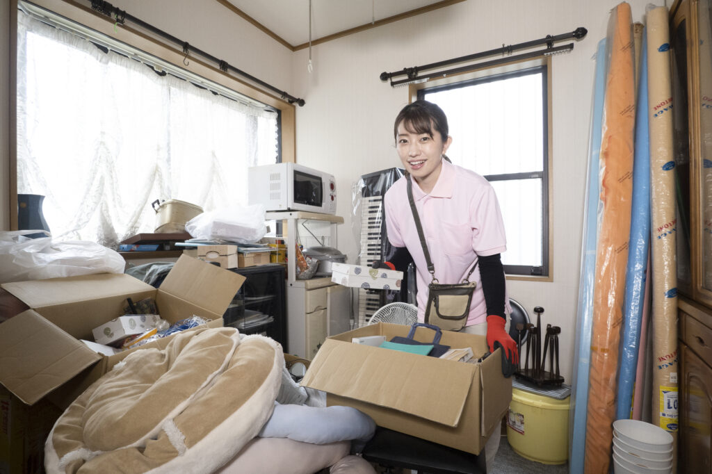 ゴミ屋敷片付け業者を選ぶなら不用品回収受付センターへ！