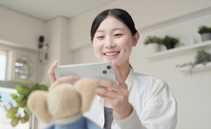 ぬいぐるみの写真を撮る