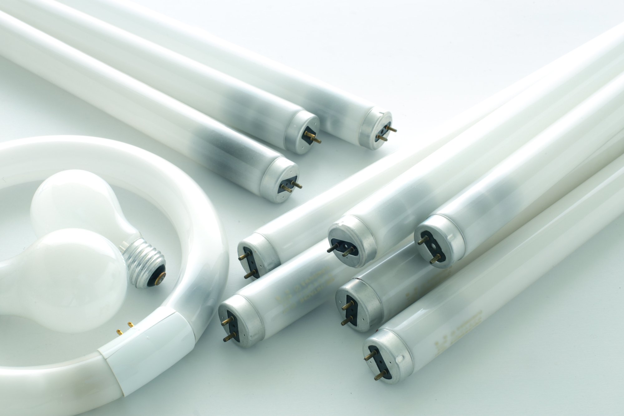 蛍光灯の捨て方完全解説！各自治体の出し方や割れた蛍光灯の取り扱い方まで