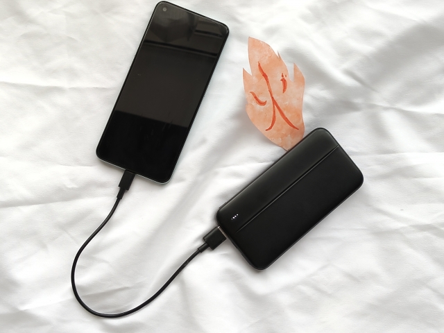 【事例紹介】モバイルバッテリーの危険性